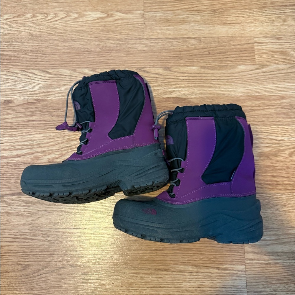 The North face Purple and Black kids/girls snow boots size 5